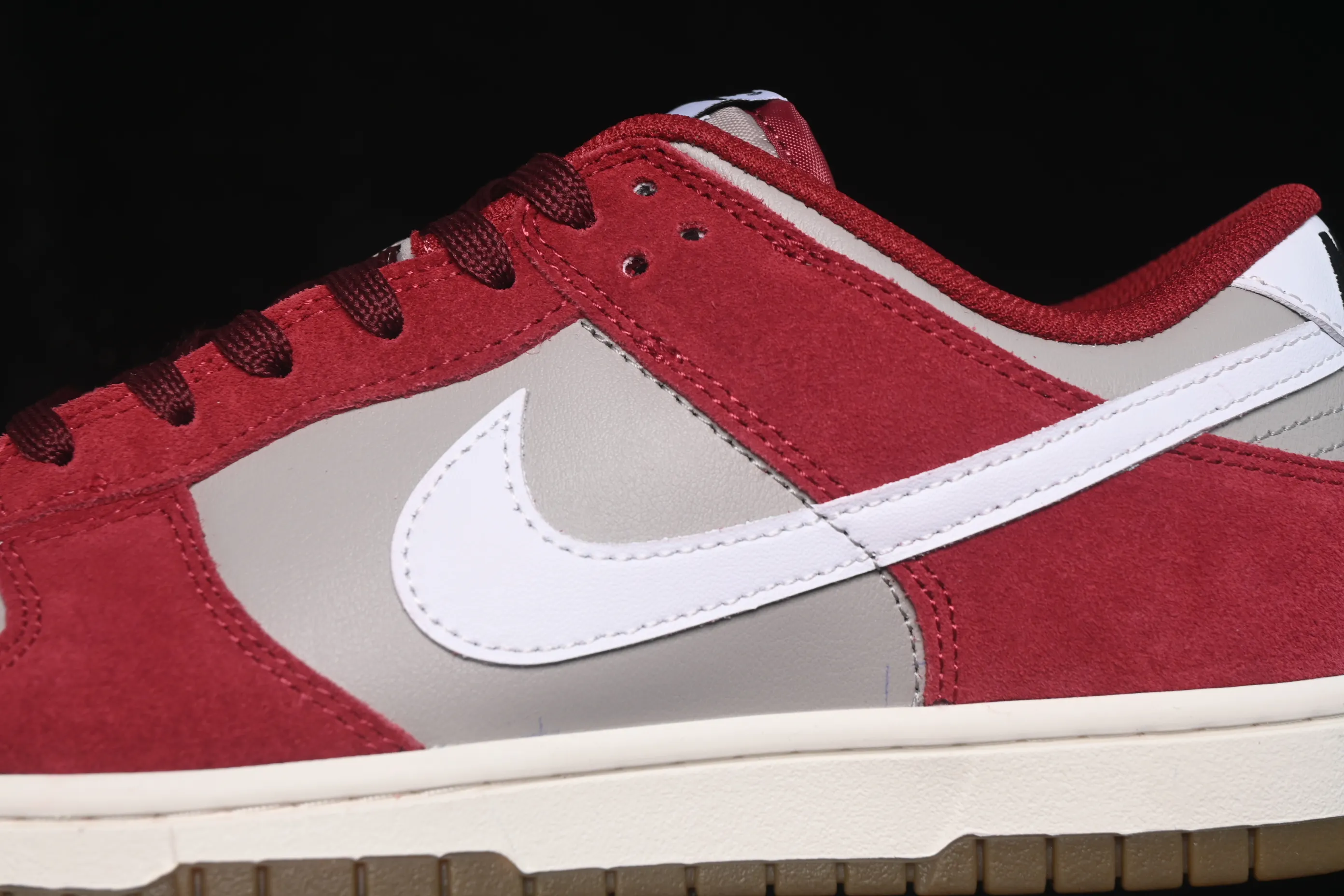 All categories Nk SB Dunk Series Nk SB Dunk Low High-end customized low-top sneakers Nike SB Dunk Low white and red low-top casual sneakers IB6399-004